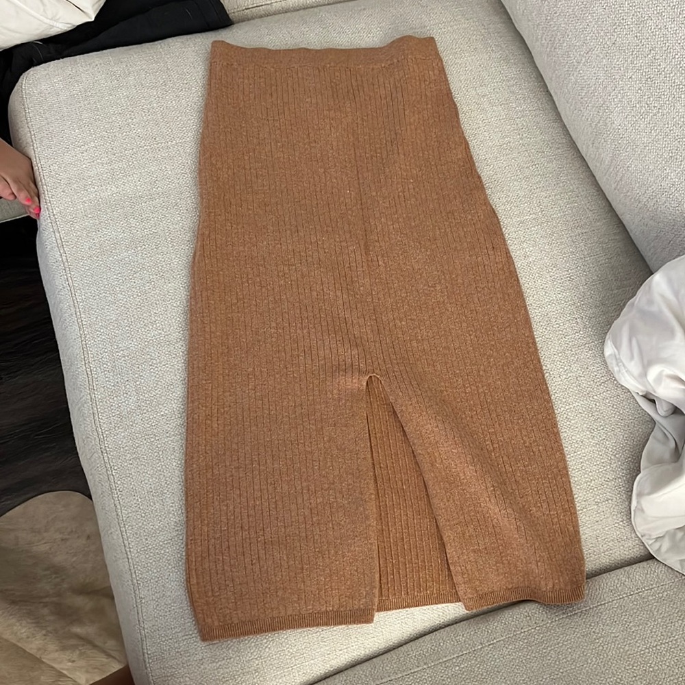 Free People tan skirt with slit size Large - never worn new with tags